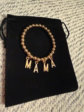 New in gift box! Gorgeous stretchy beaded bracelet with MAMA charms